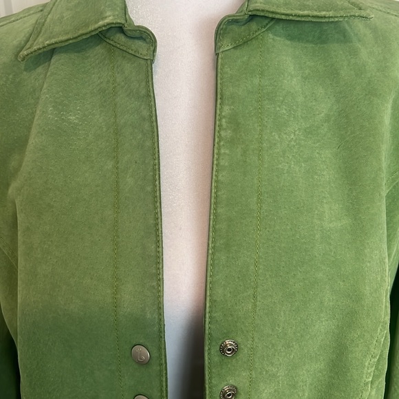 Live a‎ Little Lime Green Suede Blazer. - Picture 13 of 13